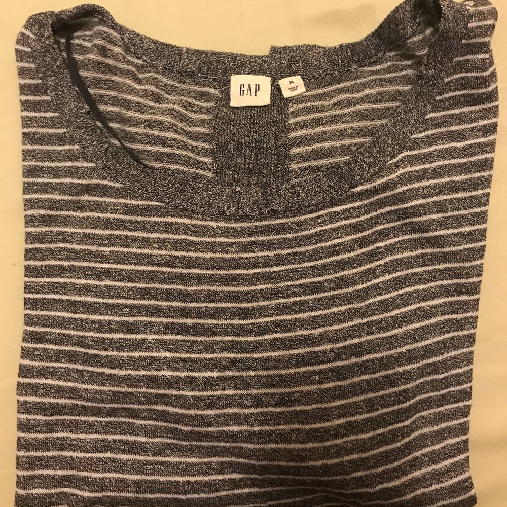 Gap Women light weight sweater top